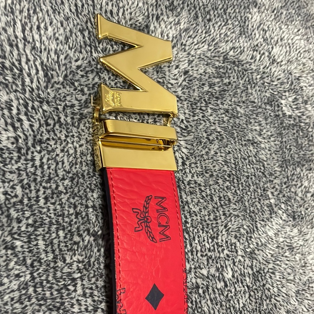 Real RED mcm belt with reversible belt from red to very dark blue.With dust bag
